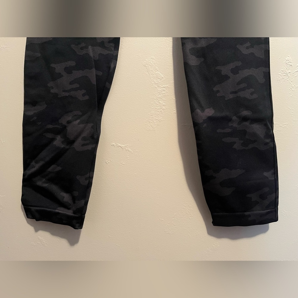 SPANX Look at Me Now Seamless Leggings - Camo - Picture 11 of 12